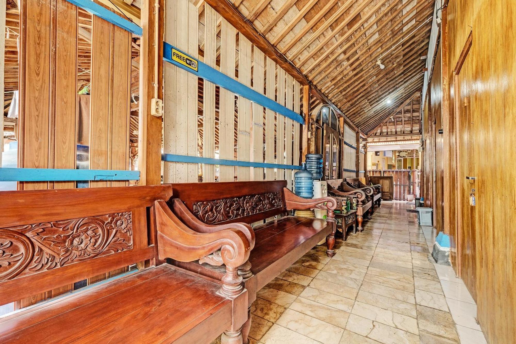 Spot On 91916 Joglo Doyong Homestay Syariah ยอกยาการ์ตา ภายนอก รูปภาพ