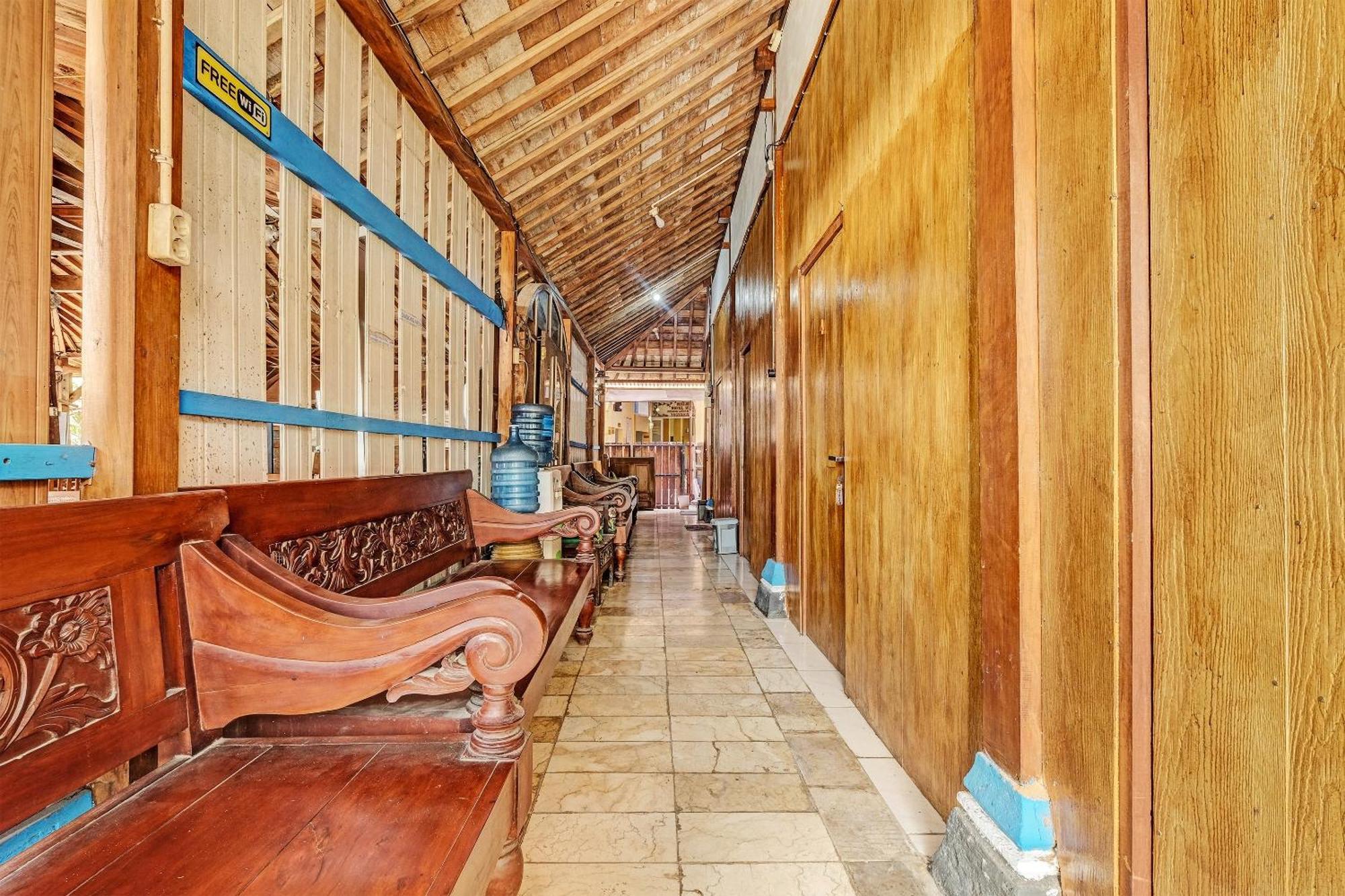 Spot On 91916 Joglo Doyong Homestay Syariah ยอกยาการ์ตา ภายนอก รูปภาพ
