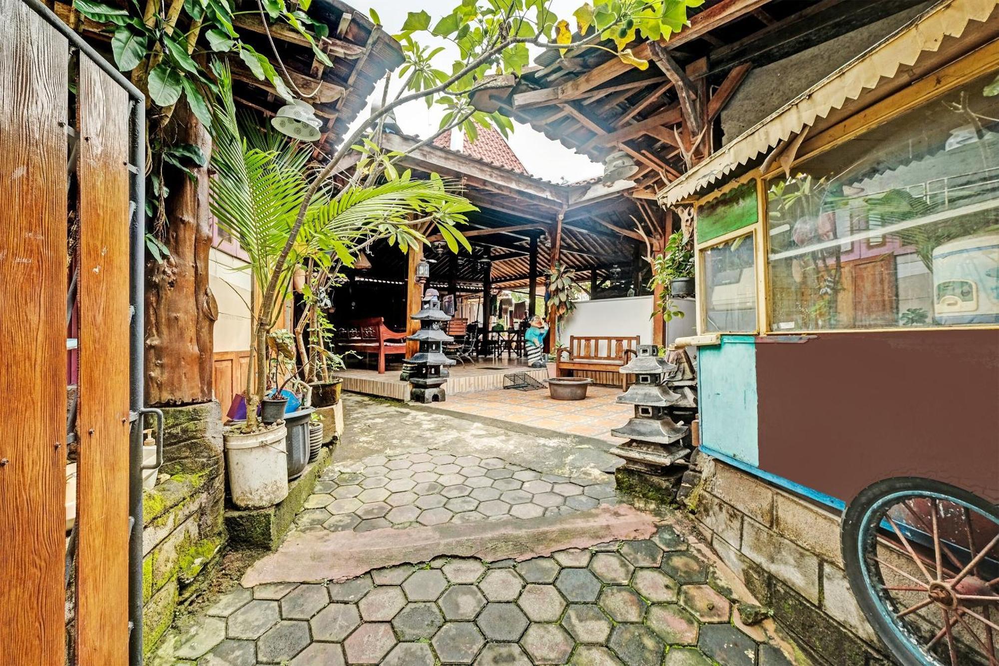 Spot On 91916 Joglo Doyong Homestay Syariah ยอกยาการ์ตา ภายนอก รูปภาพ